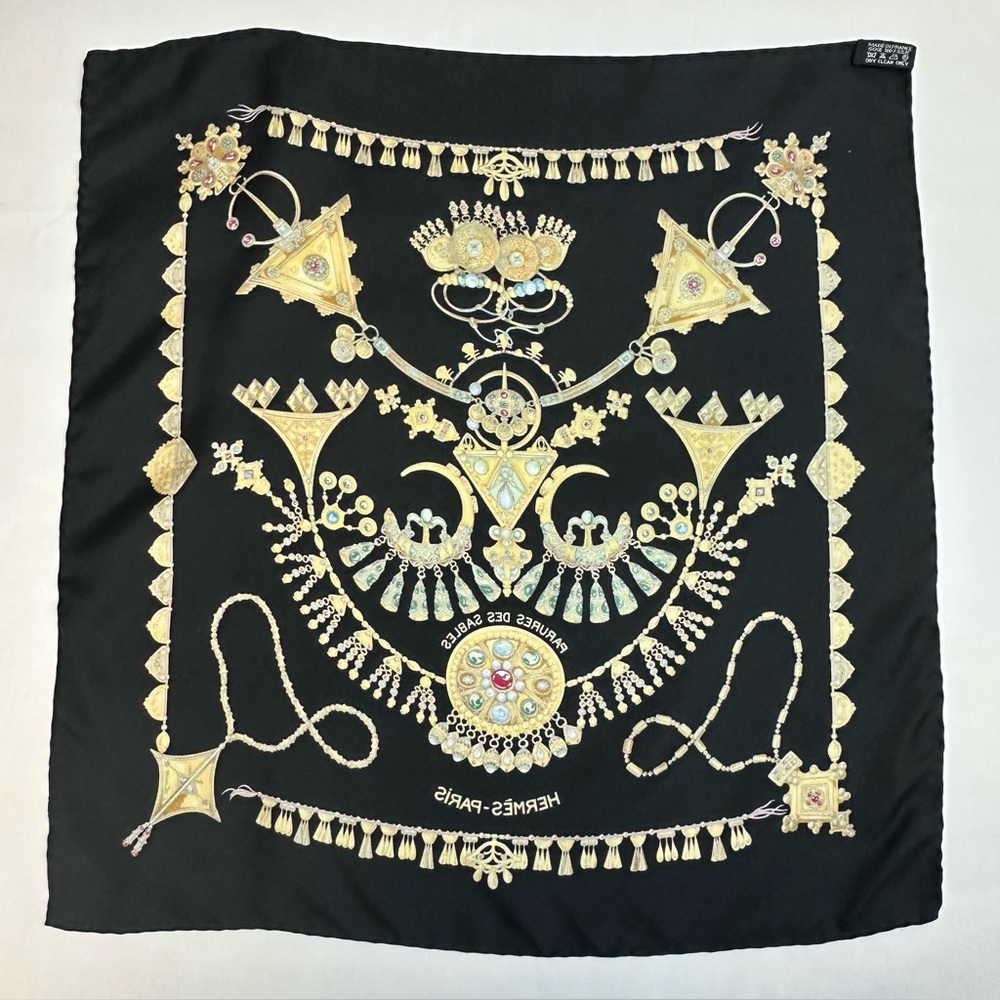 Hermès Vintage "Parures des Sables" silk scarf by Laurence Bourthoumieux in 1988 - Picture 5 of 8